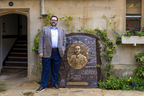 Brandon Sanderson standing next to J.R.R. Tolkien monument at Oxford